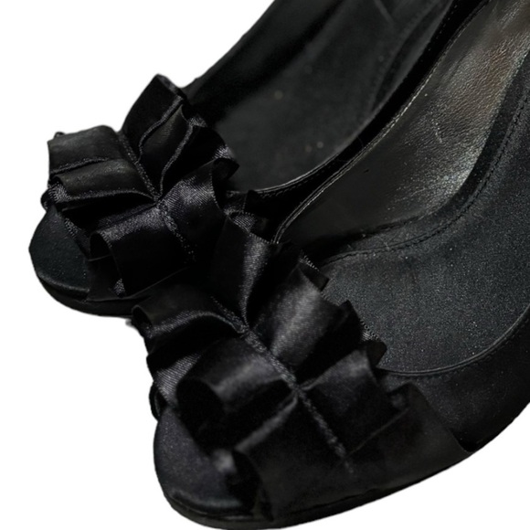 Nina Black Satin Peep Toe Pumps Size 7 M Ladies High Heeled Shoes Ruffle Accent - Picture 6 of 11